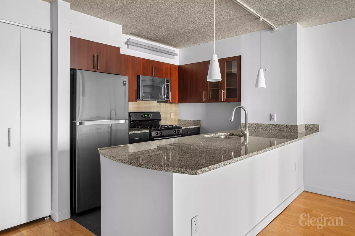 New York, NY 10011,555 W 23rd St #S7M