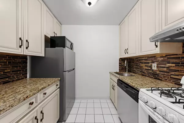 New York, NY 10022,211 E 53rd St #10F