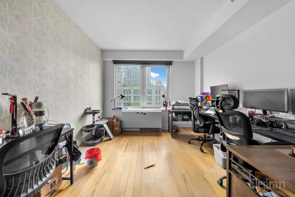 Long Island City, NY 11101,44-27 Purves St #8D