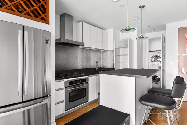 Long Island City, NY 11101,44-27 Purves St #8D