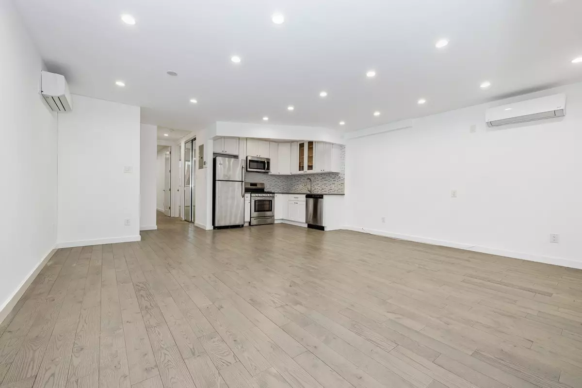 New York, NY 10002-5400,52 Ludlow St #garden