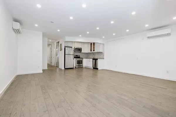 52 Ludlow St #garden, New York, NY 10002-5400