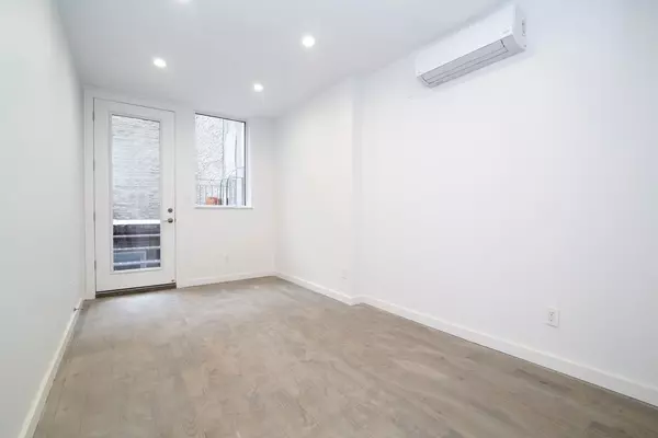 New York, NY 10002-5400,52 Ludlow St #garden