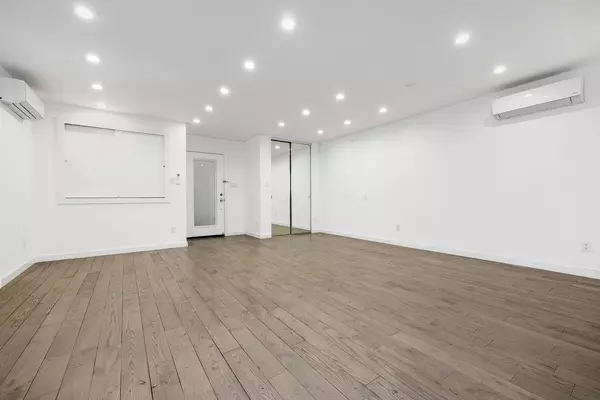 New York, NY 10002-5400,52 Ludlow St #garden