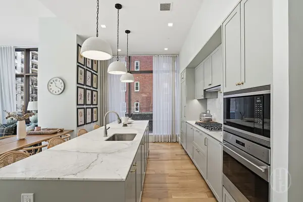 215 E 19th St #2B, New York, NY 10003