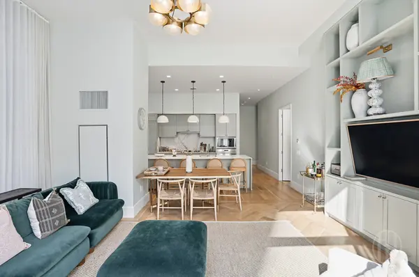 215 E 19th St #2B, New York, NY 10003