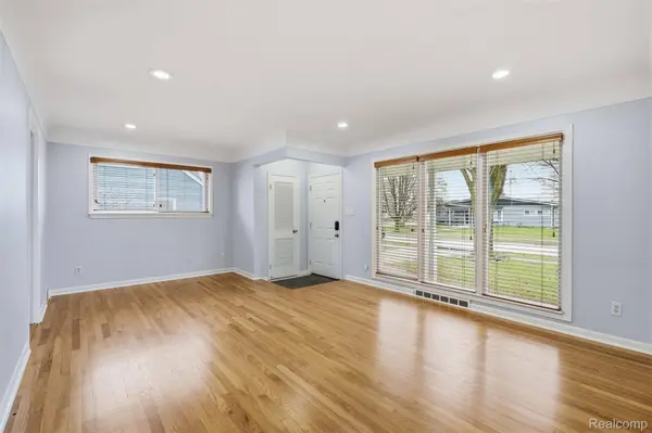 250 S Batchewana AVE, Clawson, MI 48017