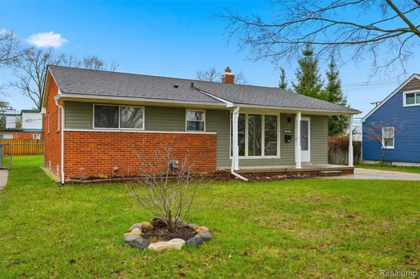 250 S Batchewana AVE, Clawson, MI 48017