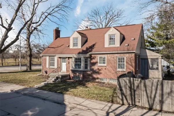 20701 Toles LN, Grosse Pointe Woods, MI 48236