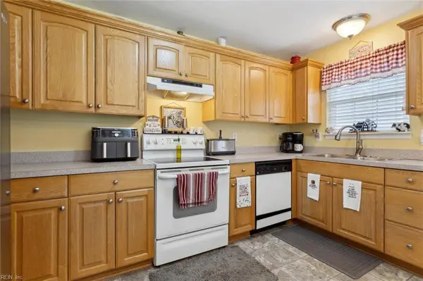 923 Oklahoma DR, Chesapeake, VA 23323