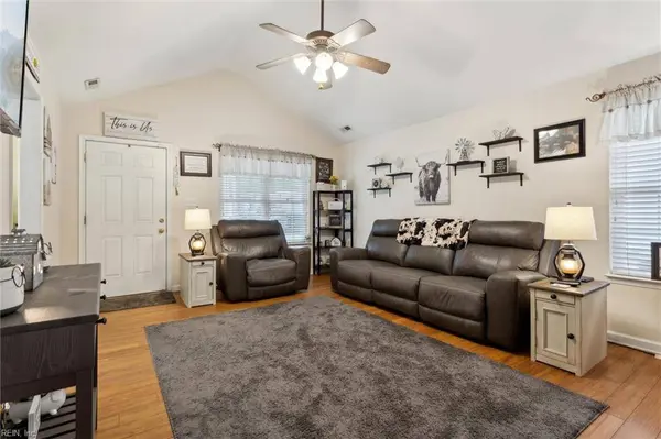 923 Oklahoma DR, Chesapeake, VA 23323