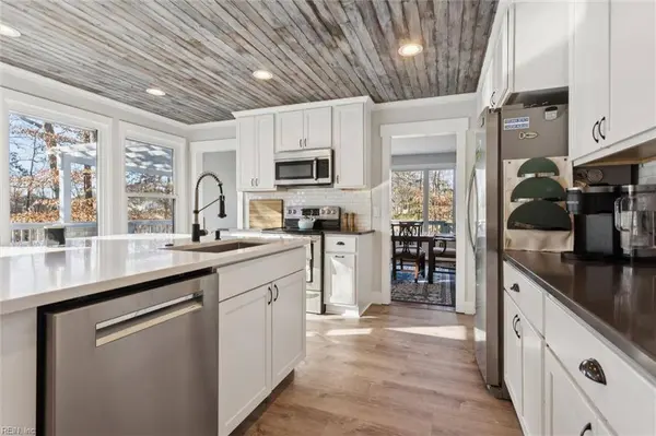 2210 Wolfsnare RD, Virginia Beach, VA 23454