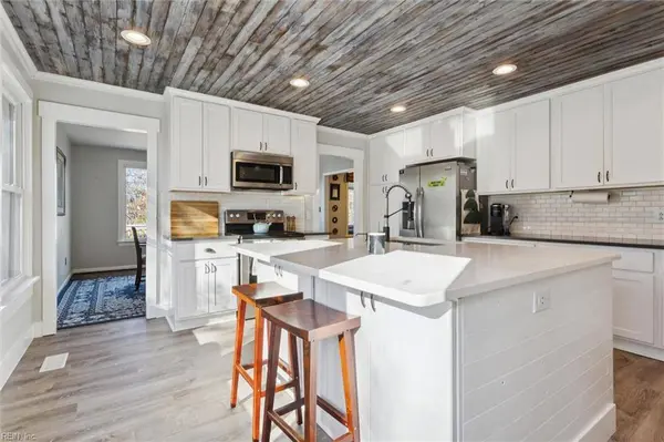 2210 Wolfsnare RD, Virginia Beach, VA 23454