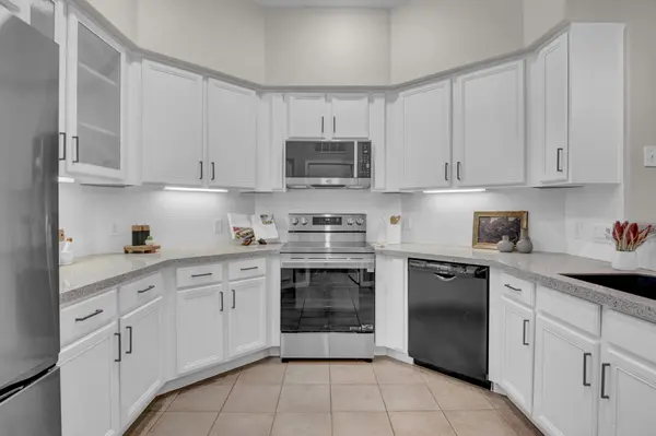 2989 N 44th St #2039, Phoenix, AZ 85018-7296