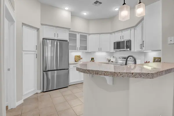 2989 N 44th St #2039, Phoenix, AZ 85018-7296