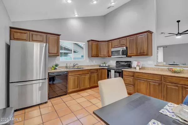 430 E UTOPIA Road, Phoenix, AZ 85024