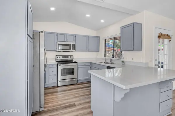 7952 W OREGON Avenue, Glendale, AZ 85303