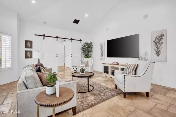 5320 W SOFT WIND Drive, Glendale, AZ 85310