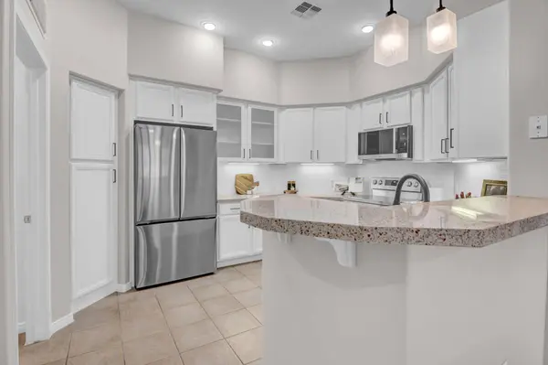 2989 N 44th St #2039, Phoenix, AZ 85018-7296