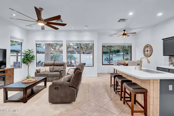 6913 W ABRAHAM Lane, Glendale, AZ 85308