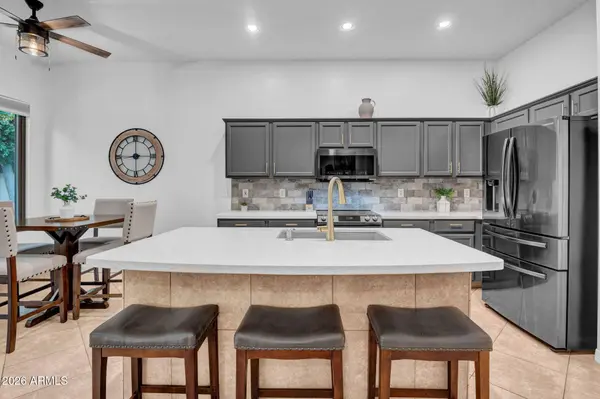 6913 W ABRAHAM Lane, Glendale, AZ 85308