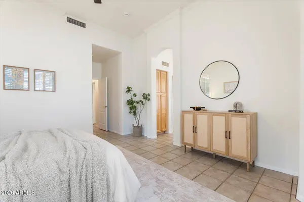 6915 W BLACKHAWK Drive, Glendale, AZ 85308