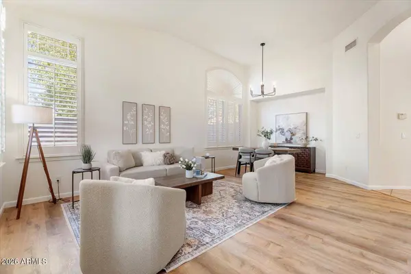 6915 W BLACKHAWK Drive, Glendale, AZ 85308