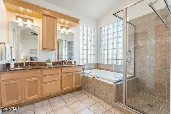 6915 W BLACKHAWK Drive, Glendale, AZ 85308