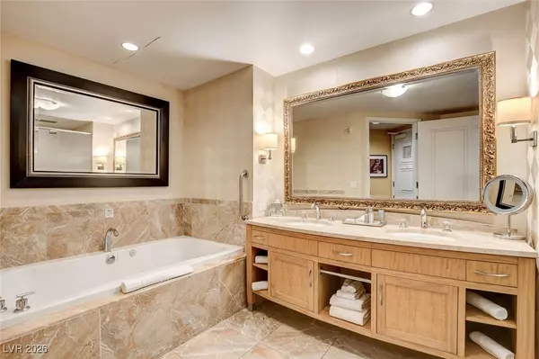 2000 N Fashion Show DR #1617, Las Vegas, NV 89109