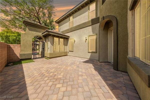 8228 Seven Falls ST, North Las Vegas, NV 89085