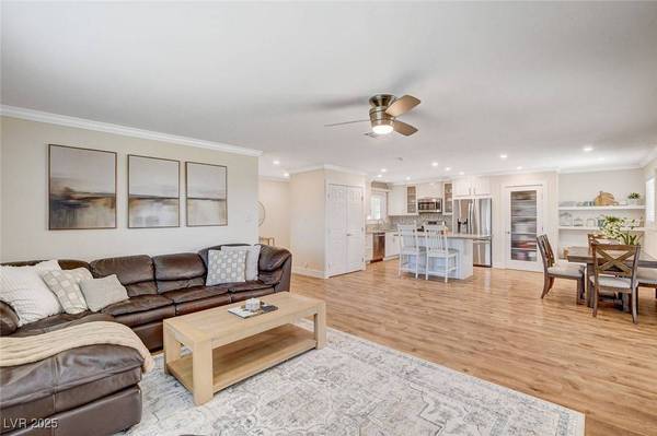 925 Alan Shepard ST, Las Vegas, NV 89145