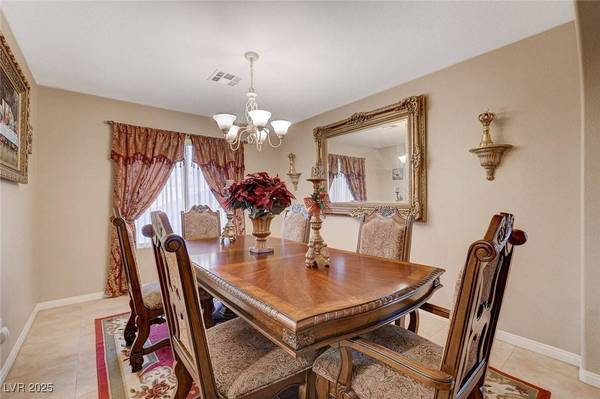 8867 Bonneville Peak CT, Las Vegas, NV 89148