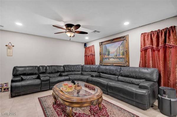 8867 Bonneville Peak CT, Las Vegas, NV 89148