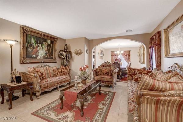 8867 Bonneville Peak CT, Las Vegas, NV 89148
