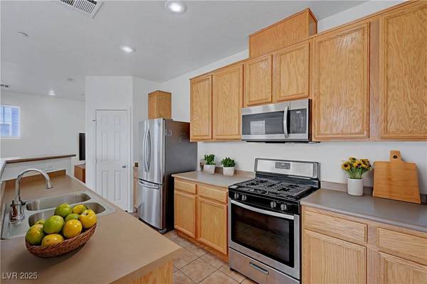 470 Dorchester Bend AVE #3, North Las Vegas, NV 89032