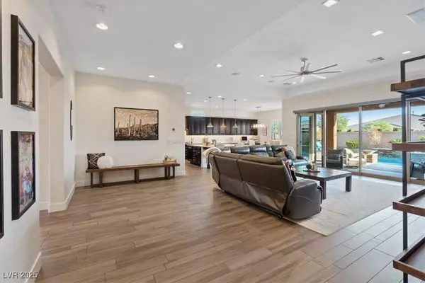 9801 Guiding Light Avenue, Las Vegas, NV 89149