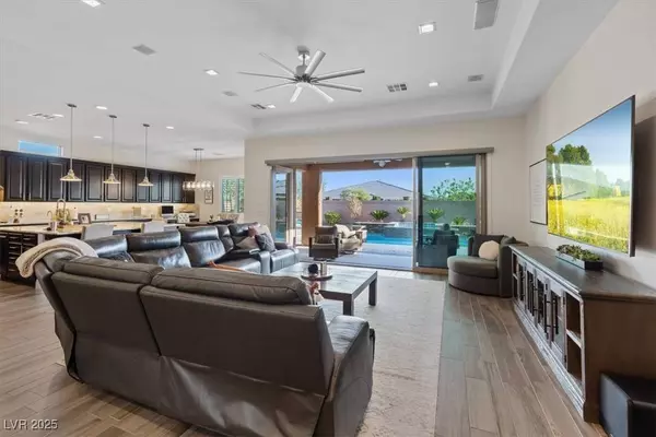 9801 Guiding Light Avenue, Las Vegas, NV 89149