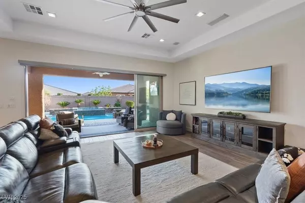 9801 Guiding Light Avenue, Las Vegas, NV 89149