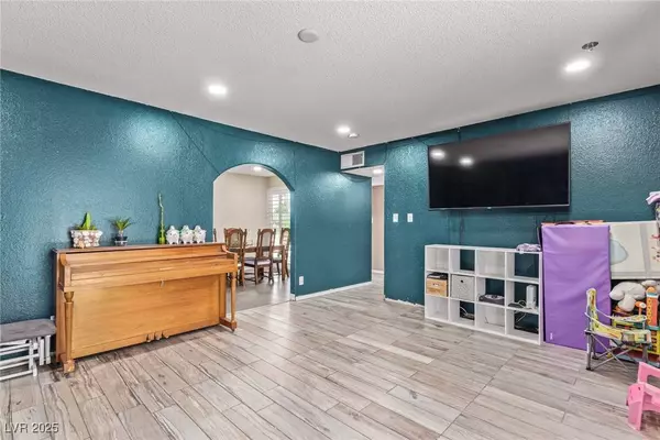 5813 Halifax AVE, Las Vegas, NV 89107