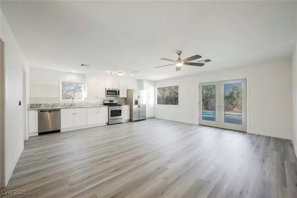 10 Yew AVE, Las Vegas, NV 89110