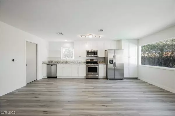 10 Yew AVE, Las Vegas, NV 89110