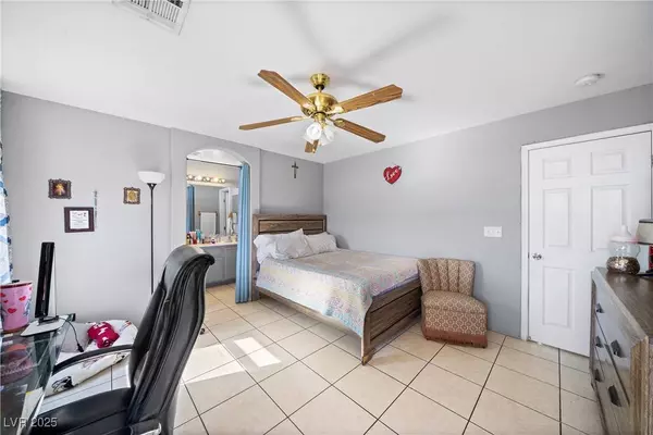 6537 Coronado Canyon AVE, Las Vegas, NV 89142