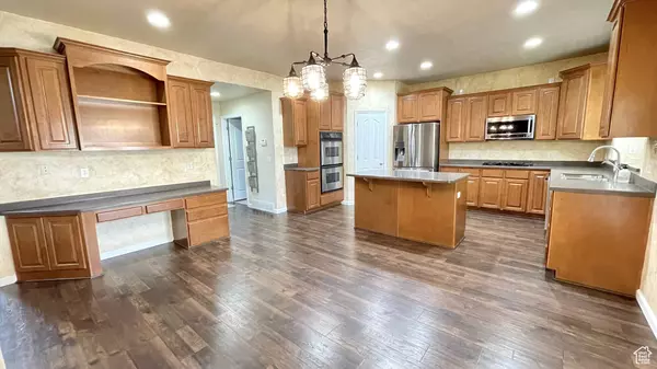 6438 S MCKINLEY LN, Taylorsville, UT 84129