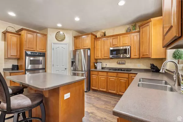 6438 S MCKINLEY LN, Taylorsville, UT 84129