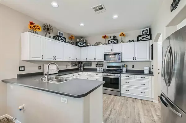 9413 Steeltree ST, Las Vegas, NV 89143