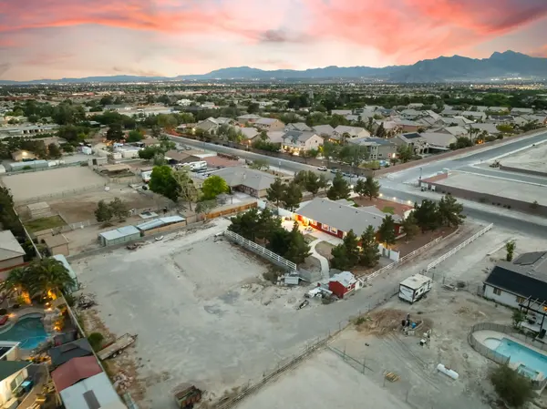 6931 Leon Ave, Las Vegas, NV 89131-2825