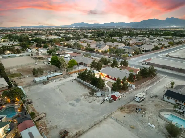 6931 Leon Ave, Las Vegas, NV 89131-2825