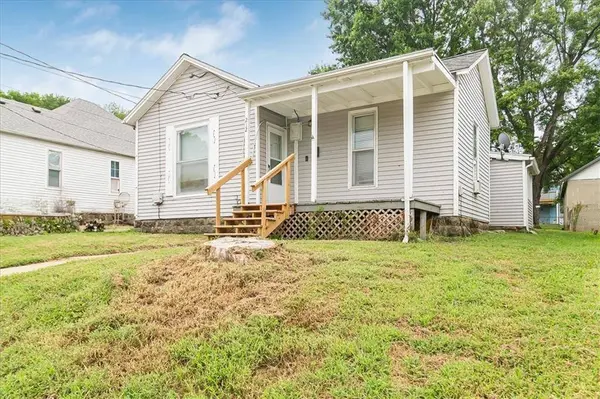 212 W North ST, Warrensburg, MO 64093