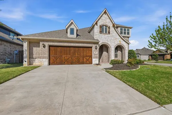 300 Ben Thomas Street, Burleson, TX 76028