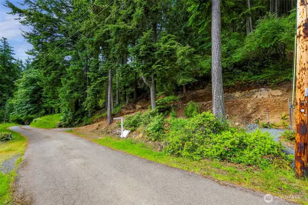 3071 Hales Passage DR, Lummi Island, WA 98262